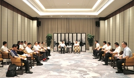 楚雄州委副書記、州長(zhǎng)張文旺到集團(tuán)洽談交流